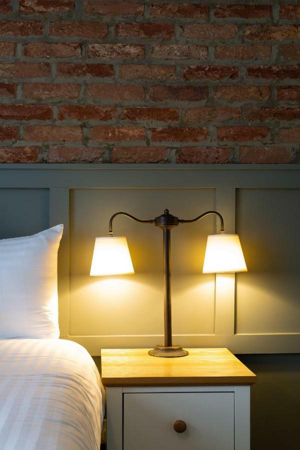 The Poacher Inn Hook  Exteriér fotografie