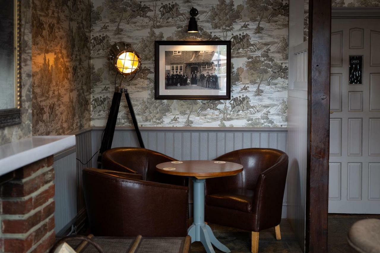 The Poacher Inn Hook  Exteriér fotografie