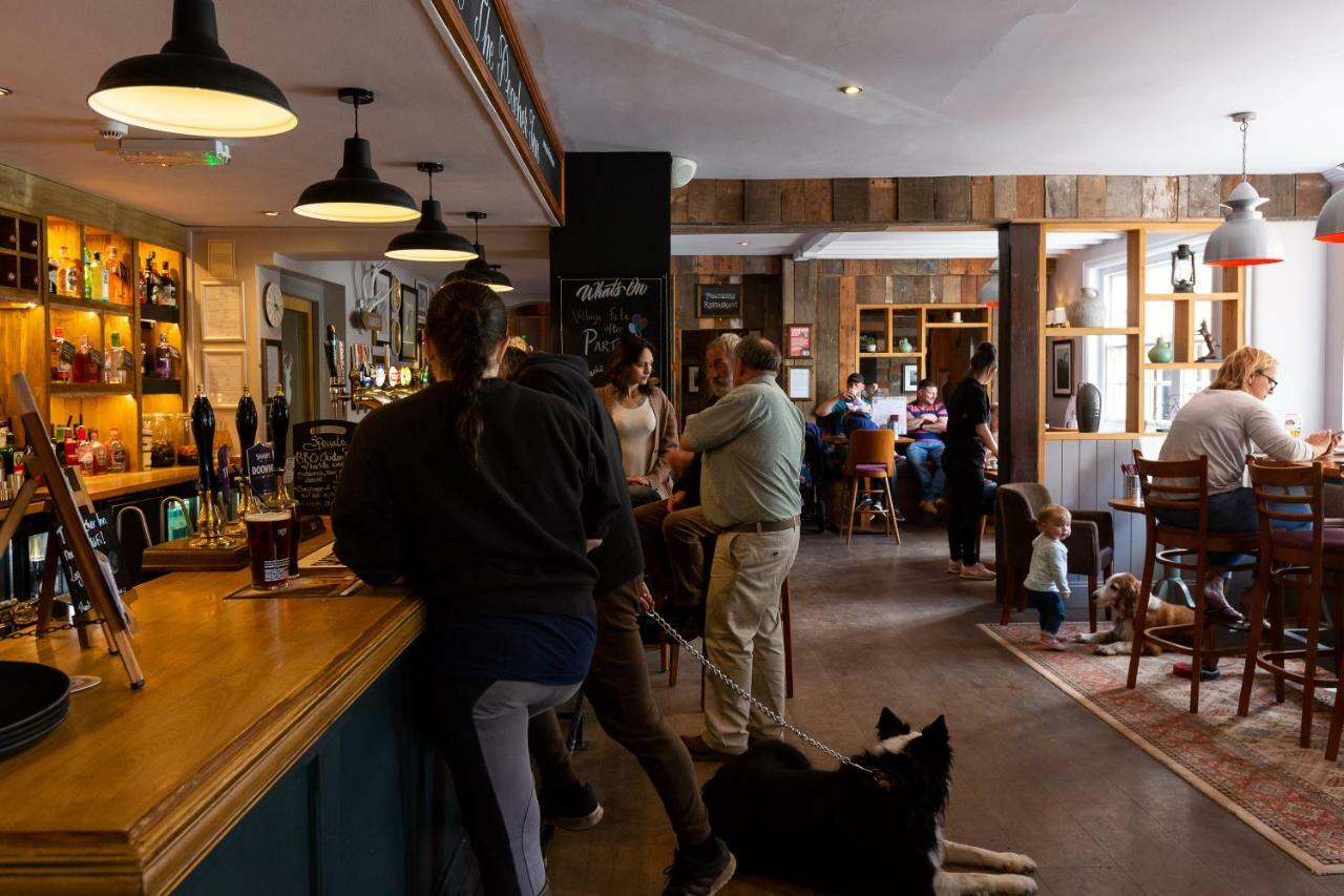 The Poacher Inn Hook  Exteriér fotografie